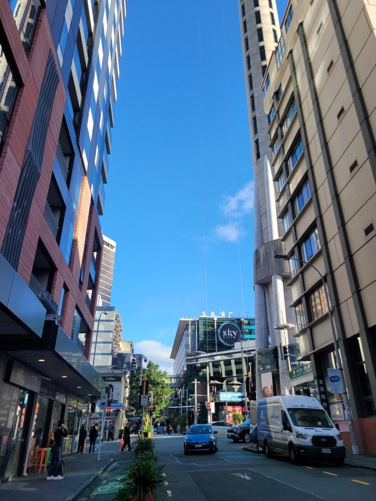 2bedrooms,skytower Next 20 M, Free Parking, Air Con Apartment